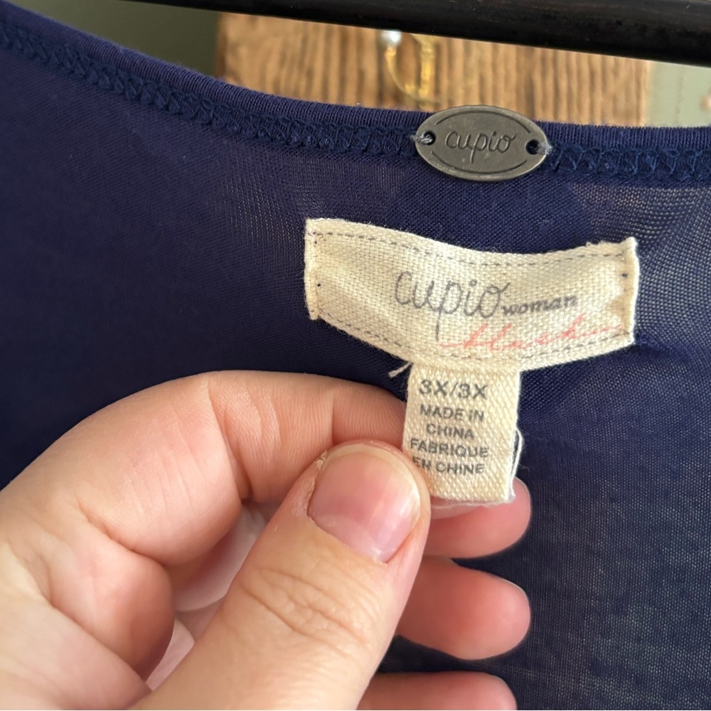 168.) Cupio / Long Sleeve / Navy / High-Lo Top - Picture 6 of 6